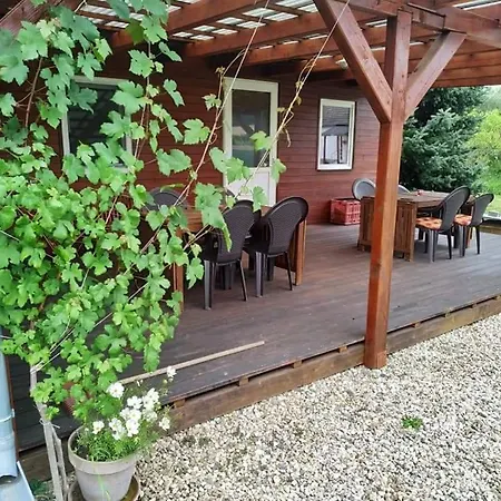 V Anenskem Udoli Campsite Linhartice